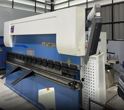 Hydraulic folding machine